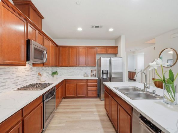 7092 N Mariposa Ct, Dublin CA 94568