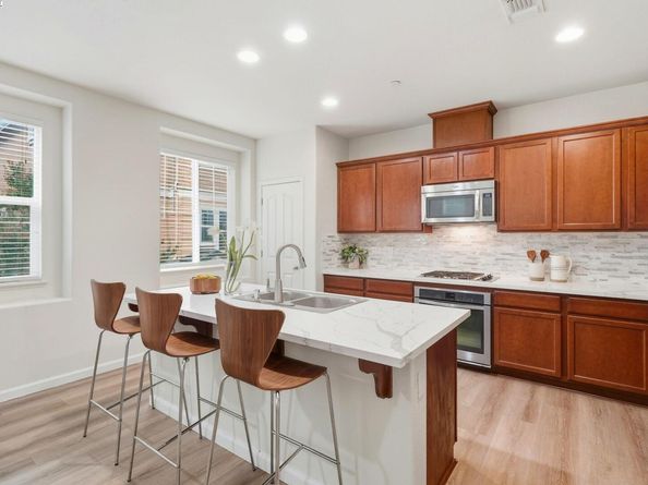 7092 N Mariposa Ct, Dublin CA 94568