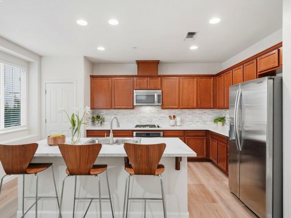 7092 N Mariposa Ct, Dublin CA 94568