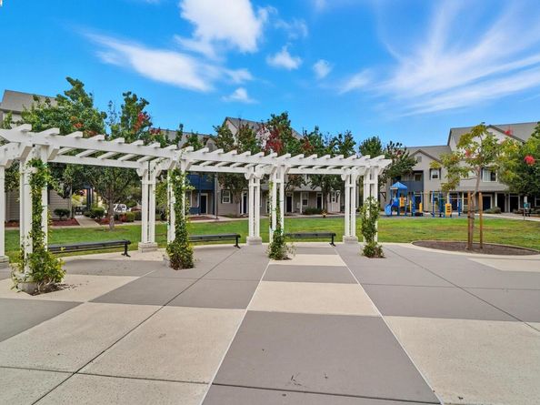 7092 N Mariposa Ct, Dublin CA 94568
