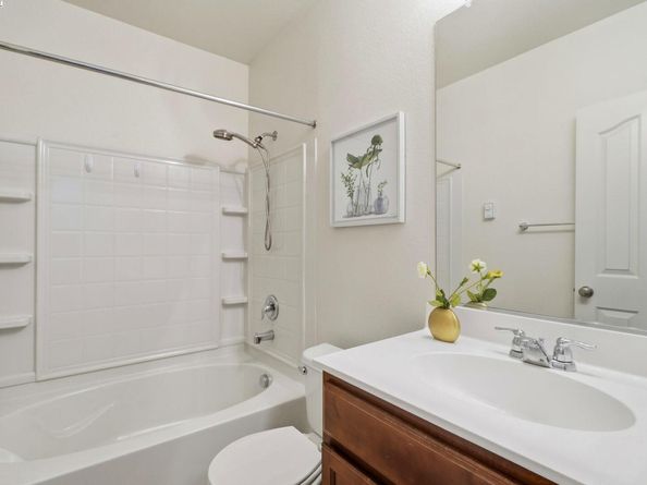 7092 N Mariposa Ct, Dublin CA 94568