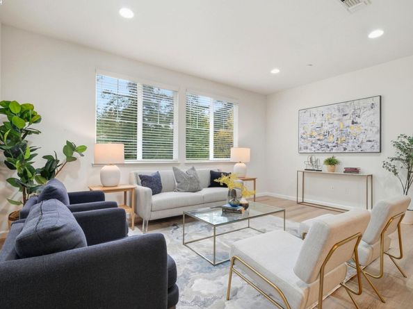 7092 N Mariposa Ct, Dublin CA 94568