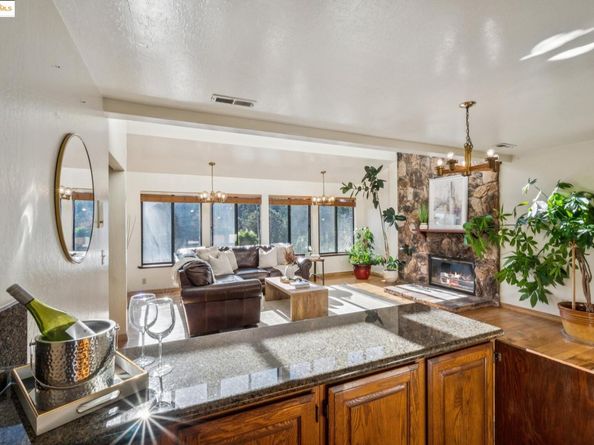 9090 Castlewood St, Oakland CA 94605