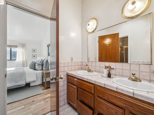 9090 Castlewood St, Oakland CA 94605