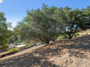 9090 Castlewood St, Oakland CA 94605