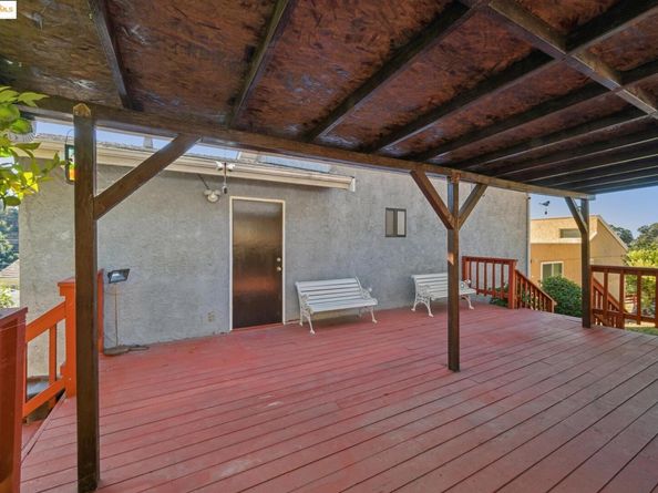 9090 Castlewood St, Oakland CA 94605