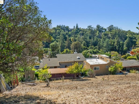 9090 Castlewood St, Oakland CA 94605