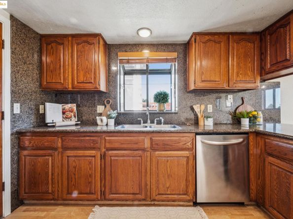 9090 Castlewood St, Oakland CA 94605