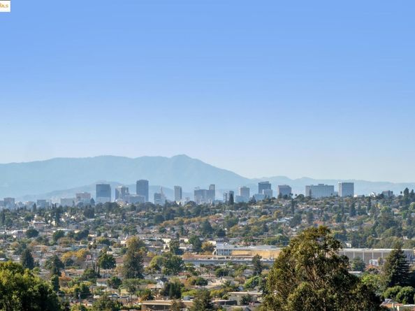 9090 Castlewood St, Oakland CA 94605