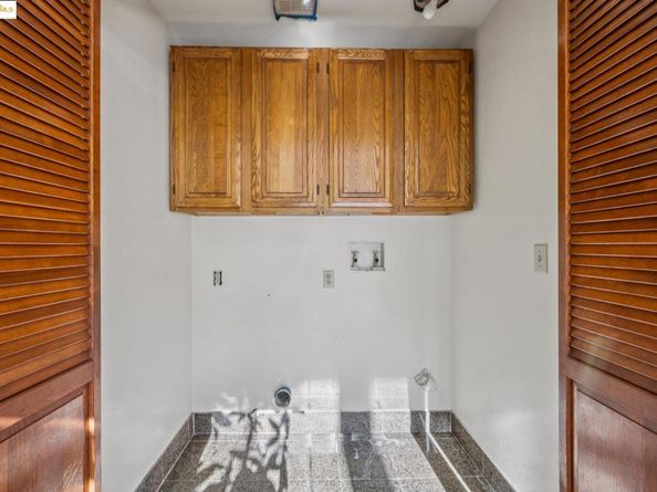 9090 Castlewood St, Oakland CA 94605
