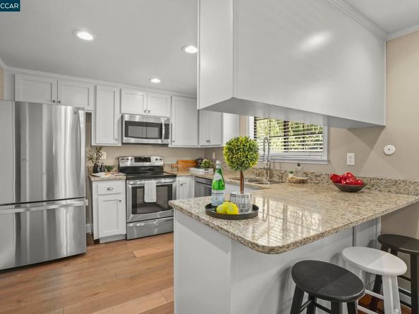 2411 Pinon Ct, Martinez CA 94553