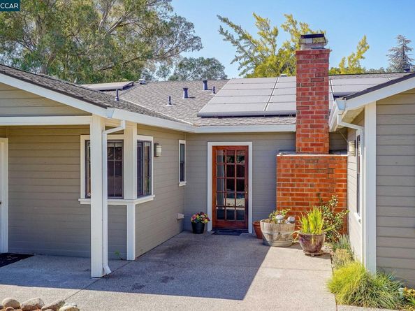 2411 Pinon Ct, Martinez CA 94553