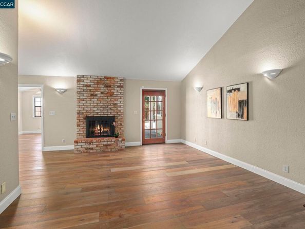 2411 Pinon Ct, Martinez CA 94553