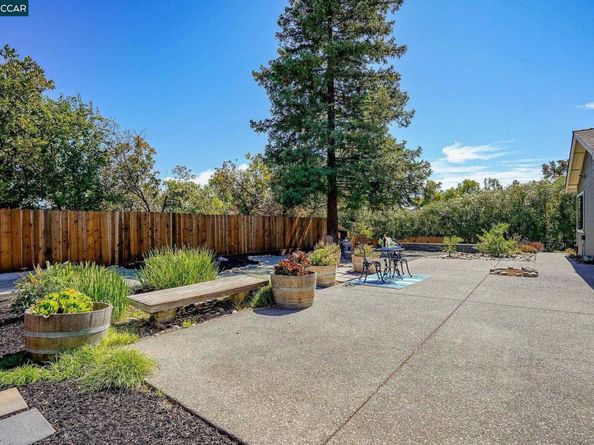 2411 Pinon Ct, Martinez CA 94553