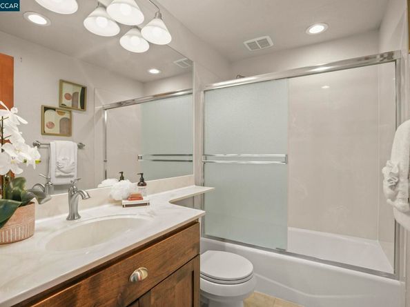 2411 Pinon Ct, Martinez CA 94553