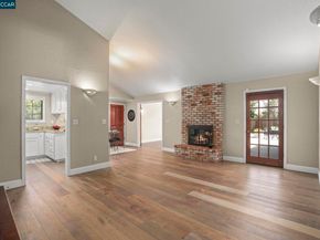 2411 Pinon Ct, Martinez CA 94553