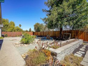 2411 Pinon Ct, Martinez CA 94553
