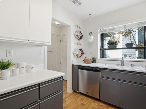 2586 Oak Road 229, Walnut Creek CA 94597