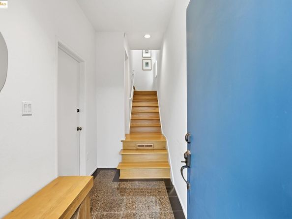 2 Sereno Circle, Oakland CA 94619