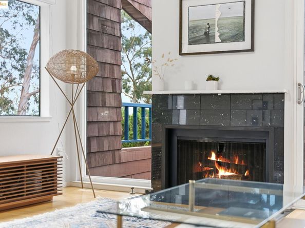 2 Sereno Circle, Oakland CA 94619