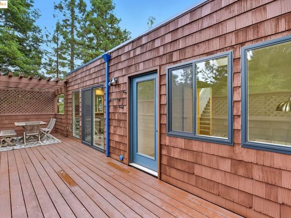 2 Sereno Circle, Oakland CA 94619