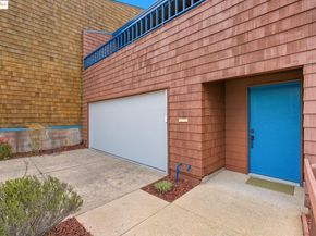 2 Sereno Circle, Oakland CA 94619