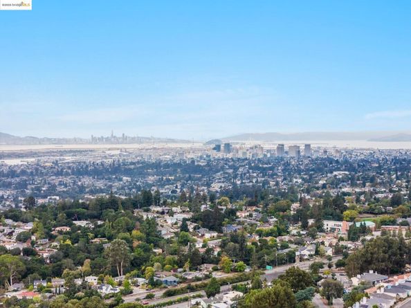 2 Sereno Circle, Oakland CA 94619