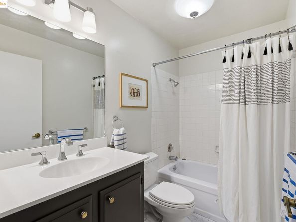 2 Sereno Circle, Oakland CA 94619