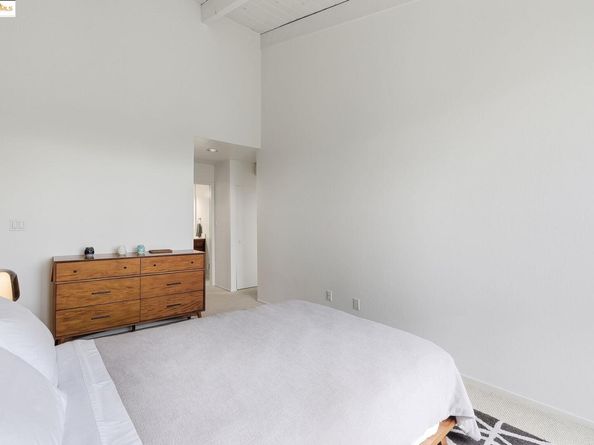 2 Sereno Circle, Oakland CA 94619