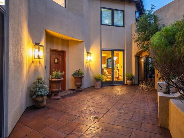 6257 Virgo Rd, Oakland CA 94611