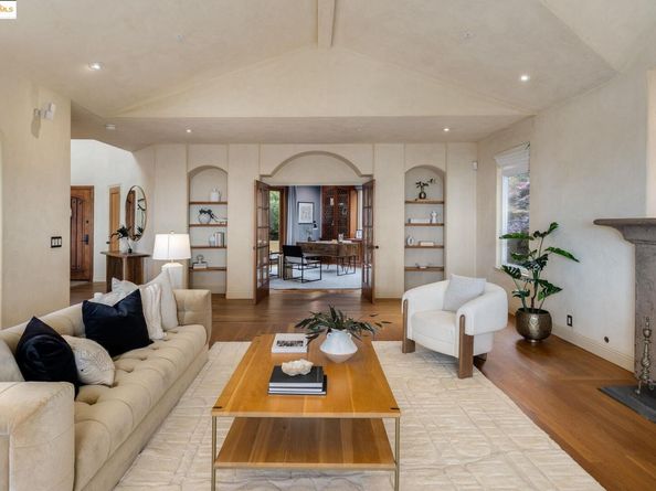 6257 Virgo Rd, Oakland CA 94611