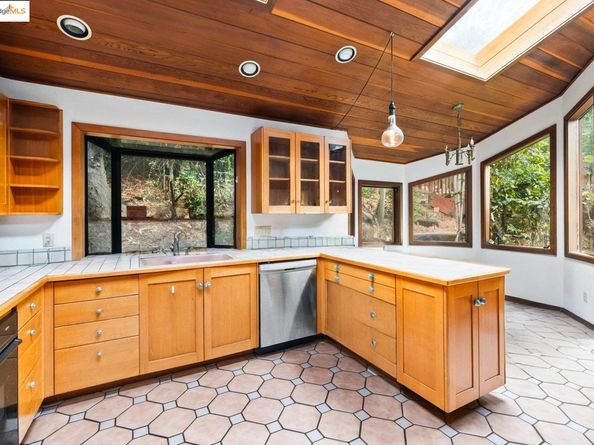 5663 Florence Ter, Oakland CA 94611