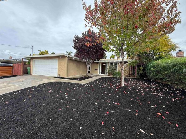 24796 Pear St, Hayward CA 94545