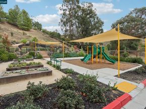 512 Laurel Knoll Ct, Martinez CA 94553