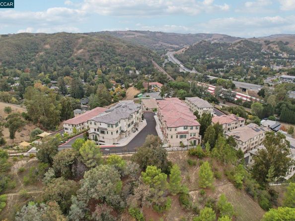 512 Laurel Knoll Ct, Martinez CA 94553