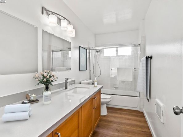 321 Warwick Ave 302, Oakland CA 94610