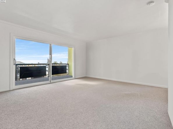 321 Warwick Ave 302, Oakland CA 94610