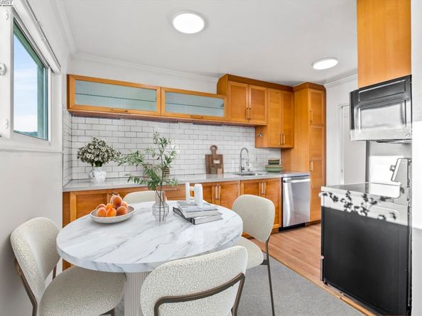 321 Warwick Ave 302, Oakland CA 94610