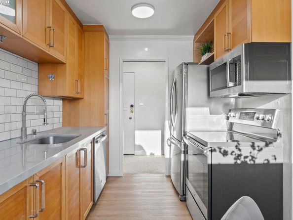 321 Warwick Ave 302, Oakland CA 94610