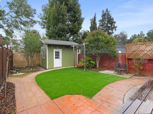 3932 Gardenia Pl, Oakland CA 94605