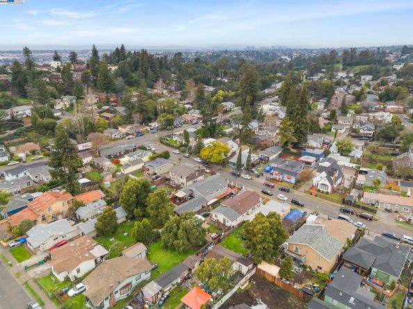 3932 Gardenia Pl, Oakland CA 94605