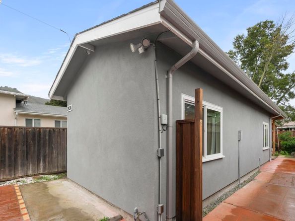 3932 Gardenia Pl, Oakland CA 94605