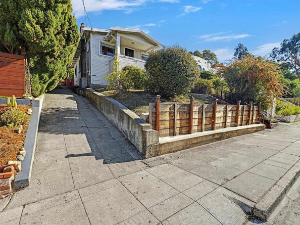 6432 Outlook Ave, Oakland CA 94605