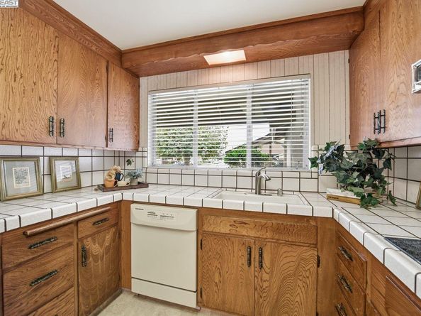 15596 Tilden St, San Leandro CA 94579