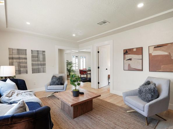 2468 60th, Oakland CA 94605
