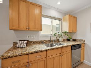 55 Fairmount Ave 215, Oakland CA 94611