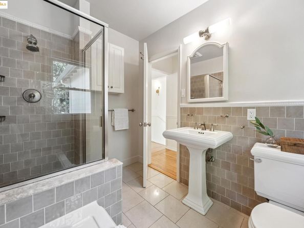 1301 Mountain Blvd, Oakland CA 94611