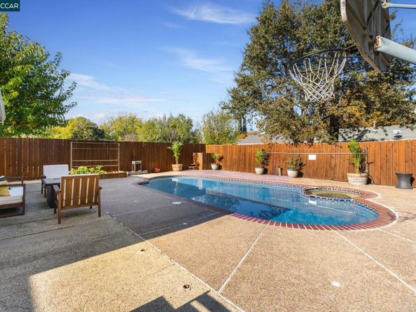 2941 Crawford St, Concord CA 94518