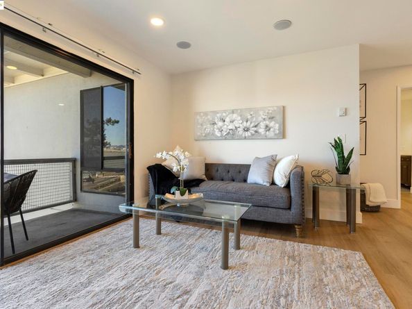 2 Anchor F497, Emeryville CA 94608