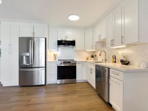 2 Anchor F497, Emeryville CA 94608